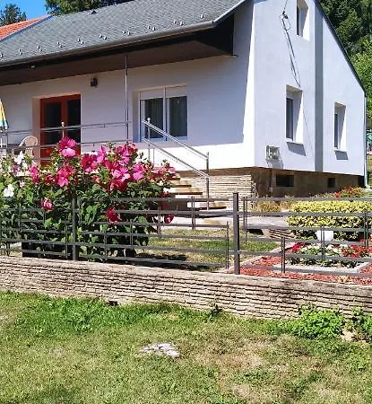 Kertes Nyaralohaz Ferienhaus *