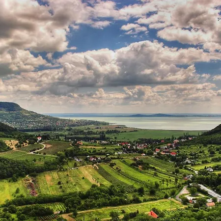 Semesterbostad Kertes Nyaralohaz Keszthely