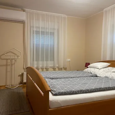 Semesterbostad Kertes Nyaralohaz