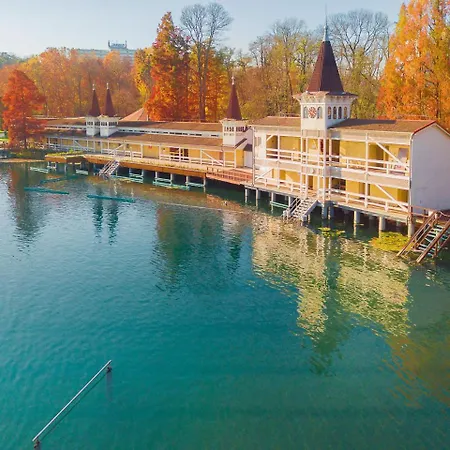 Kertes Nyaralohaz Holiday home Keszthely