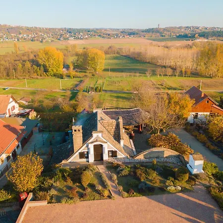 Kertes Nyaralohaz Holiday home