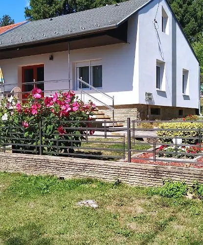 Kertes Nyaralohaz Hébergement de vacances *